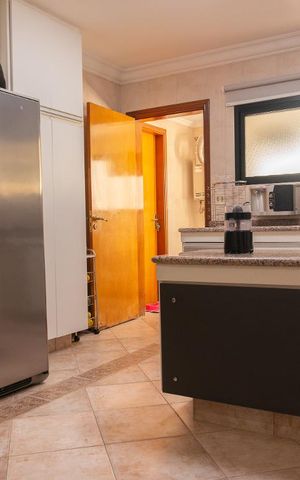 Apartamento à venda com 130m², 3 quartos e 2 vagas Apartamento à venda com 130m², 3 quartos e 2 vagasCozinha
