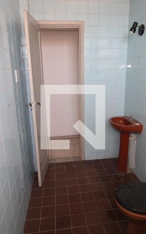 Apartamento para alugar com 100m², 2 quartos e sem vagaBanheiro