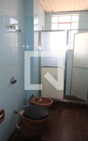 Apartamento para alugar com 100m², 2 quartos e sem vagaBanheiro