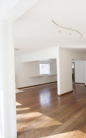 Casa de condomínio para alugar com 490m², 3 quartos e 4 vagasSala