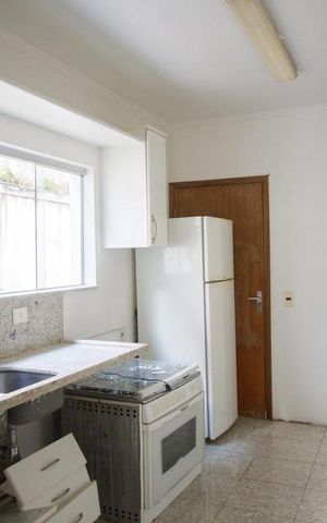 Casa de condomínio para alugar com 490m², 3 quartos e 4 vagasCozinha