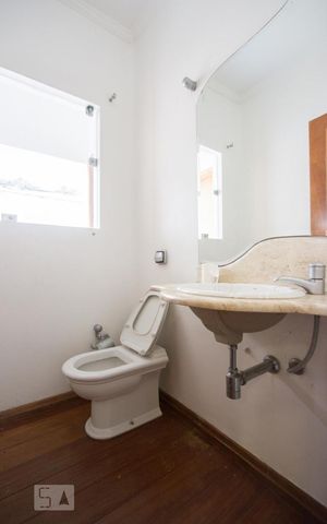 Casa de condomínio para alugar com 490m², 3 quartos e 4 vagasLavabo