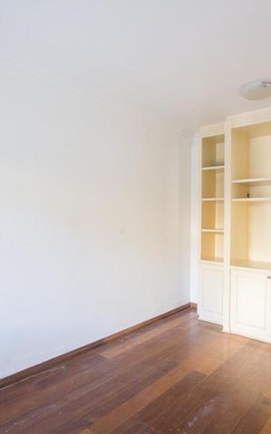 Casa de condomínio para alugar com 490m², 3 quartos e 4 vagasEscritório