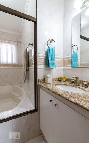 Casa à venda com 385m², 4 quartos e 2 vagasBanheiro quarto 1 suíte