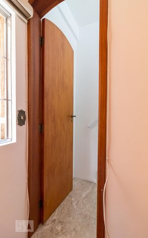 Casa à venda com 385m², 4 quartos e 2 vagasPorta para quarto 3 suíte