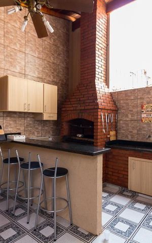 Casa à venda com 385m², 4 quartos e 2 vagasChurrasqueira