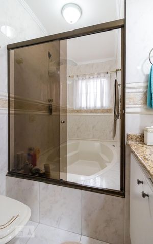 Casa à venda com 385m², 4 quartos e 2 vagasBanheiro quarto 1 suíte