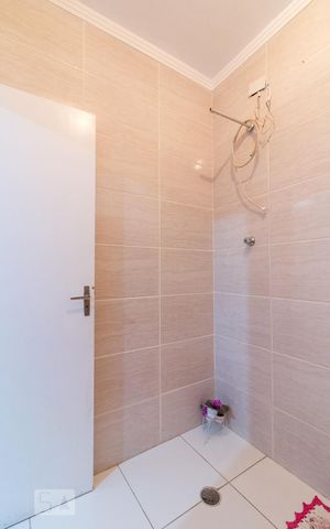 Casa à venda com 385m², 4 quartos e 2 vagasBanheiro de serviço