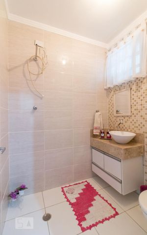 Casa à venda com 385m², 4 quartos e 2 vagasBanheiro de serviço