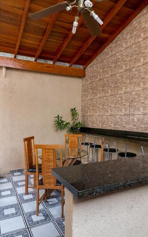 Casa à venda com 385m², 4 quartos e 2 vagasChurrasqueira