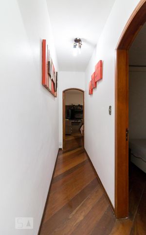 Casa à venda com 385m², 4 quartos e 2 vagasCorredor