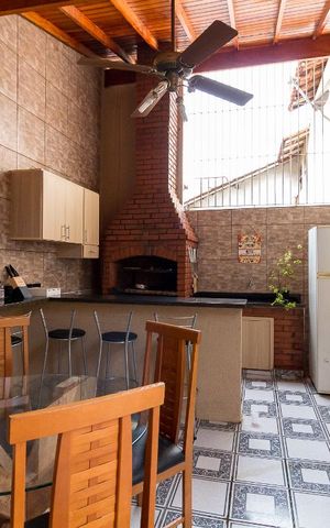 Casa à venda com 385m², 4 quartos e 2 vagasChurrasqueira
