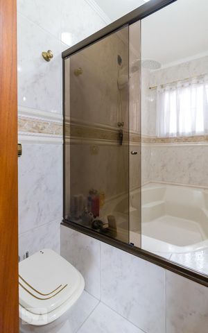 Casa à venda com 385m², 4 quartos e 2 vagasBanheiro quarto 1 suíte