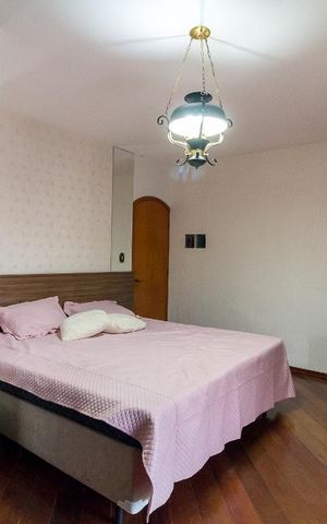 Casa à venda com 385m², 4 quartos e 2 vagasQuarto 1 suíte