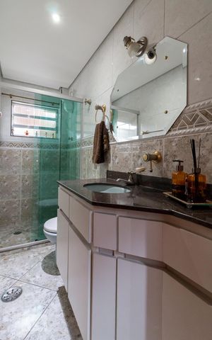 Casa à venda com 385m², 4 quartos e 2 vagasBanheiro quarto 4 suíte
