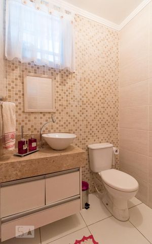 Casa à venda com 385m², 4 quartos e 2 vagasBanheiro de serviço