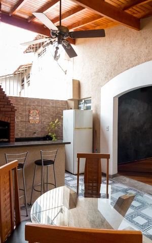 Casa à venda com 385m², 4 quartos e 2 vagasChurrasqueira