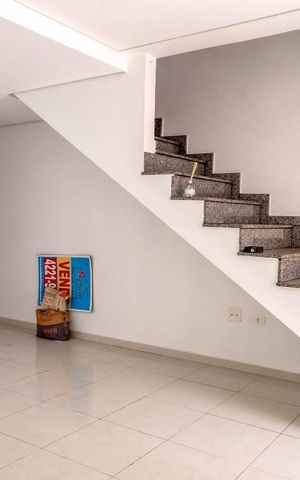 Casa à venda com 120m², 3 quartos e 4 vagas Casa à venda com 120m², 3 quartos e 4 vagasSala