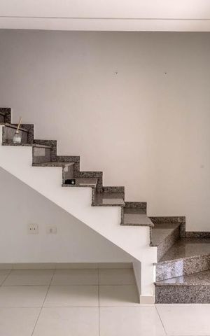 Casa à venda com 120m², 3 quartos e 4 vagas Casa à venda com 120m², 3 quartos e 4 vagasSala