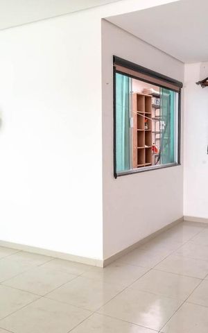 Casa à venda com 120m², 3 quartos e 4 vagas Casa à venda com 120m², 3 quartos e 4 vagasSala