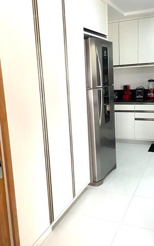 Casa de condomínio à venda com 243m², 4 quartos e 2 vagas