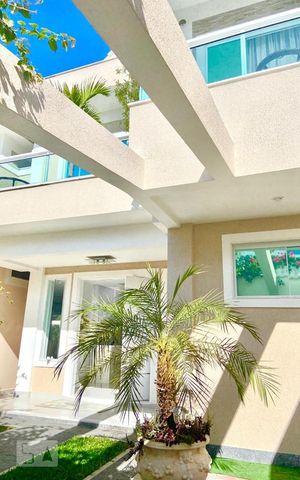 Casa de condomínio à venda com 243m², 4 quartos e 2 vagas