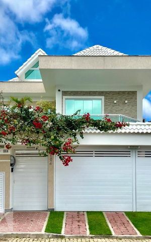 Casa de condomínio à venda com 243m², 4 quartos e 2 vagas