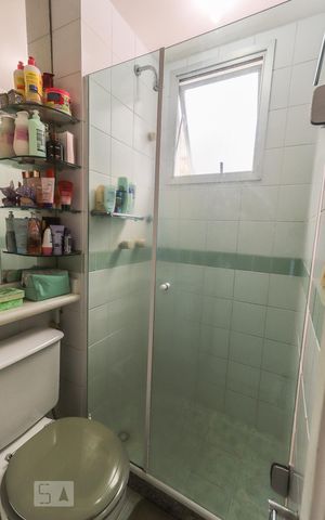 Apartamento à venda com 83m², 2 quartos e 1 vaga Apartamento à venda com 83m², 2 quartos e 1 vagaBanheiro da Suíte