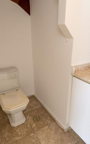 Casa de condomínio à venda com 140m², 3 quartos e 2 vagas Casa de condomínio à venda com 140m², 3 quartos e 2 vagasLavabo