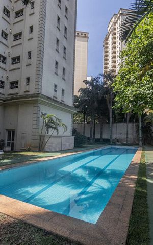 Apartamento à venda com 188m², 3 quartos e 4 vagas Apartamento à venda com 188m², 3 quartos e 4 vagasPiscina Semi-Olimpica