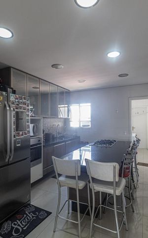 Apartamento à venda com 188m², 3 quartos e 4 vagas Apartamento à venda com 188m², 3 quartos e 4 vagasCozinha