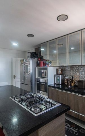 Apartamento à venda com 188m², 3 quartos e 4 vagas Apartamento à venda com 188m², 3 quartos e 4 vagasCozinha