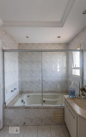 Apartamento à venda com 188m², 3 quartos e 4 vagas Apartamento à venda com 188m², 3 quartos e 4 vagasBanheiro Vista Quarto 2 (Suite)