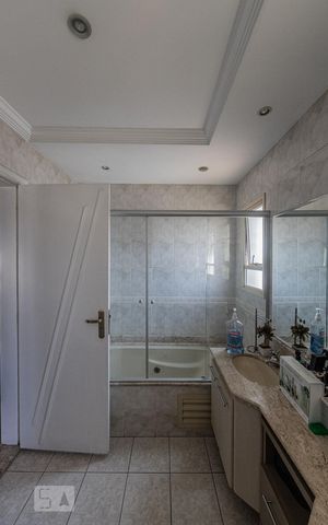 Apartamento à venda com 188m², 3 quartos e 4 vagas Apartamento à venda com 188m², 3 quartos e 4 vagasBanheiro Vista Quarto 2 (Suite)