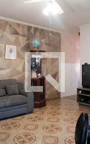 Casa à venda com 180m², 3 quartos e 6 vagasSala