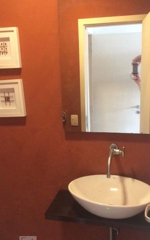 Apartamento para alugar com 125m², 3 quartos e 2 vagas Apartamento para alugar com 125m², 3 quartos e 2 vagasBanheiro de Serviço