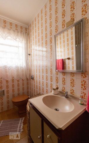 Casa à venda com 125m², 3 quartos e 2 vagasBanheiro