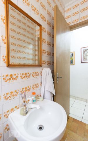 Casa à venda com 125m², 3 quartos e 2 vagasBanheiro