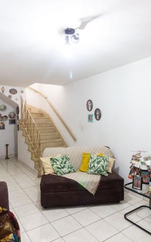 Casa à venda com 125m², 3 quartos e 2 vagasSala