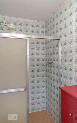 Casa para alugar com 198m², 4 quartos e 2 vagasBanheiro de Serviço