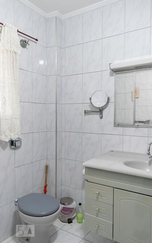 Casa para alugar com 198m², 4 quartos e 2 vagasBanheiro Corredor
