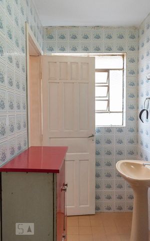 Casa para alugar com 198m², 4 quartos e 2 vagasBanheiro de Serviço