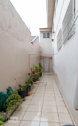 Casa para alugar com 198m², 4 quartos e 2 vagasQuintal