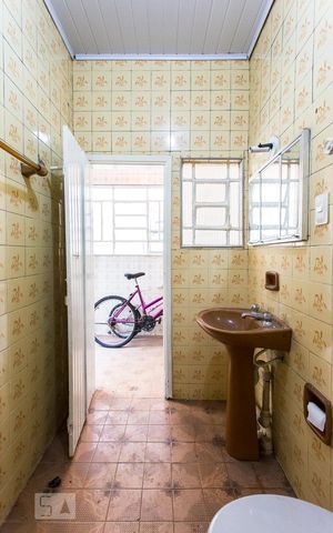 Casa para alugar com 76m², 2 quartos e 1 vagaBanheiro