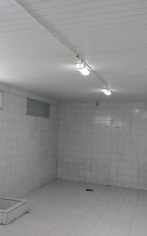 Casa à venda com 230m², 3 quartos e 4 vagas Casa à venda com 230m², 3 quartos e 4 vagasEdícula