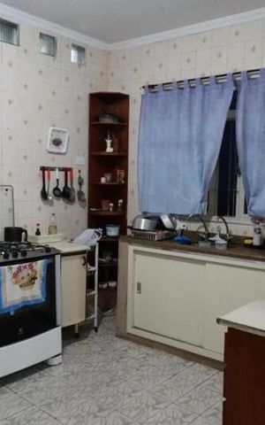 Casa à venda com 230m², 3 quartos e 4 vagas Casa à venda com 230m², 3 quartos e 4 vagasCozinha