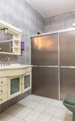 Casa para alugar com 240m², 5 quartos e 2 vagasBanheiro suíte 