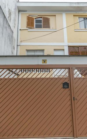Casa para alugar com 250m², 2 quartos e 2 vagasFachada
