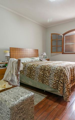 Casa para alugar com 250m², 2 quartos e 2 vagasQuarto 1