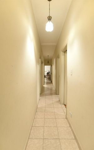 Casa à venda com 440m², 5 quartos e 8 vagasCorredor